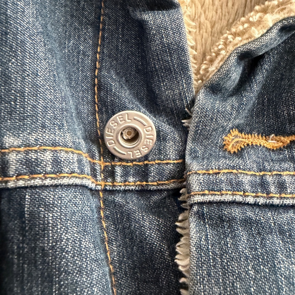 Diesel Classic Blue Denim Jacket with Cream Sherpa Collar and Inner Layer - Picture 3 of 12